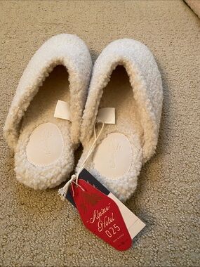 Universal Thread Cream Sherpa Slip-On Slippers